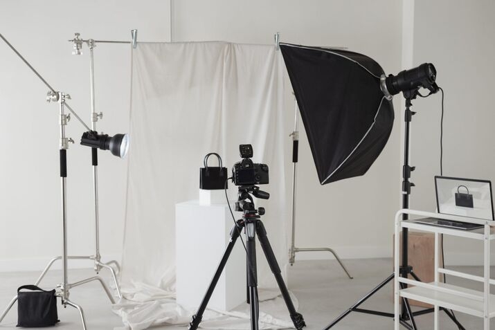 imgi_3_arrangement-professional-photographer-equipment-scaled_optimized_100
